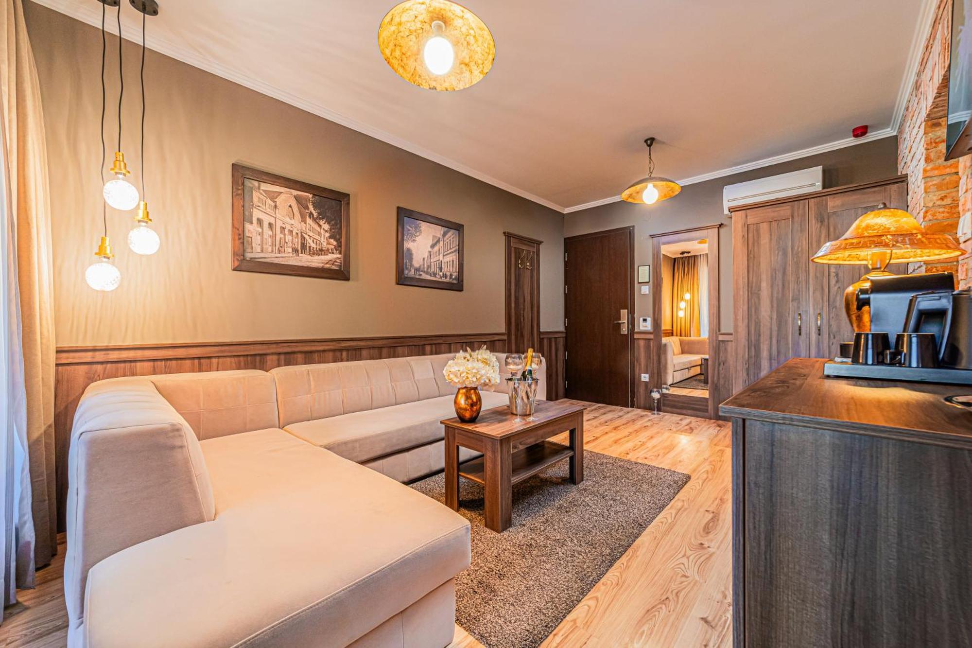 Komlo Hotel Gyula Dış mekan fotoğraf