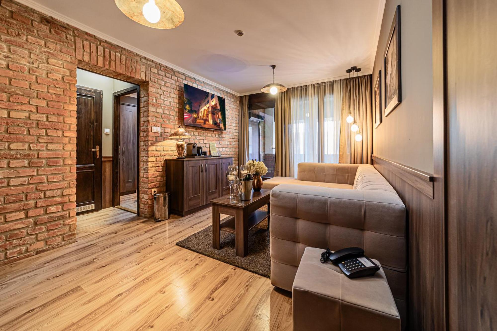 Komlo Hotel Gyula Dış mekan fotoğraf