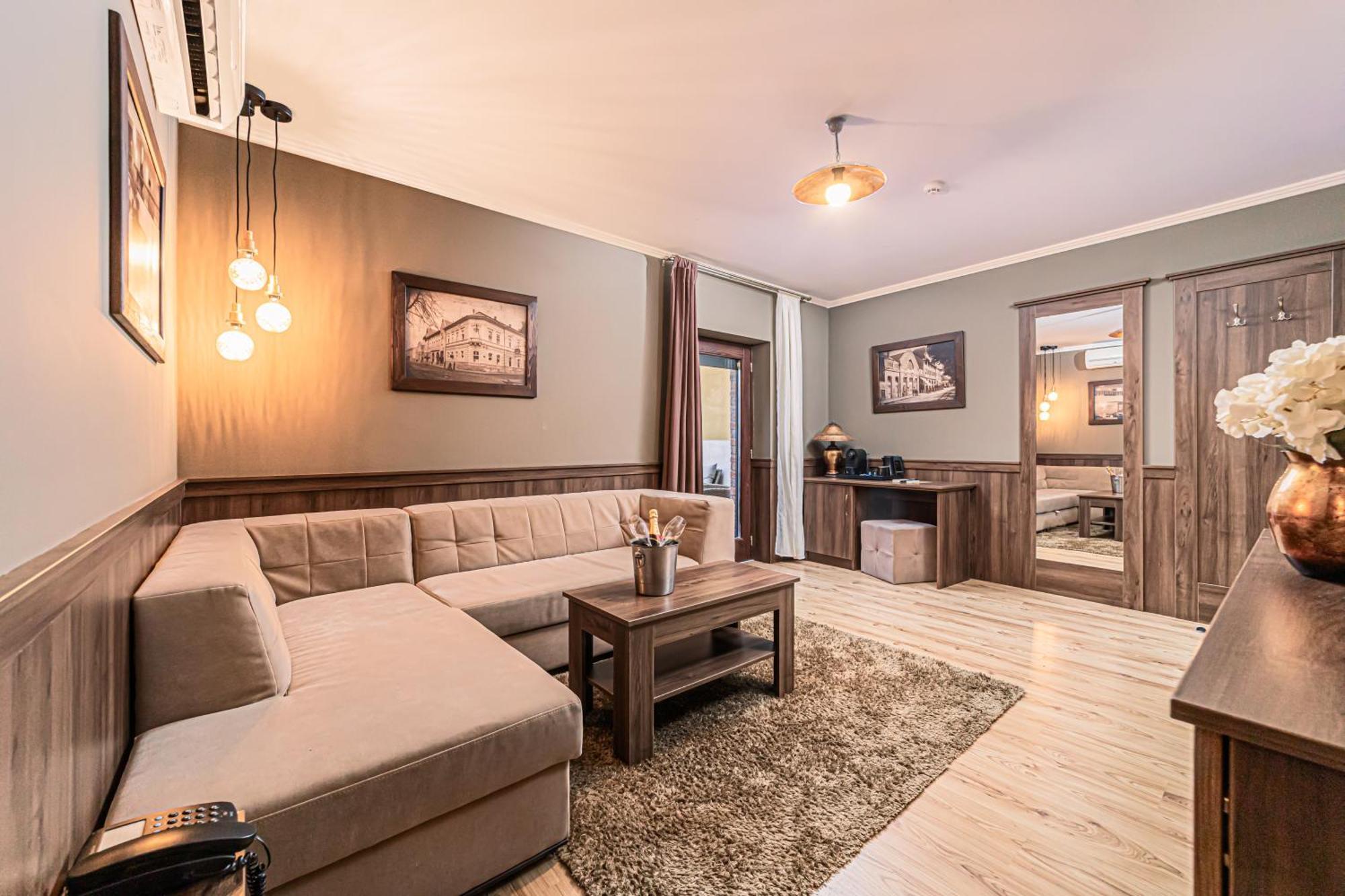 Komlo Hotel Gyula Dış mekan fotoğraf