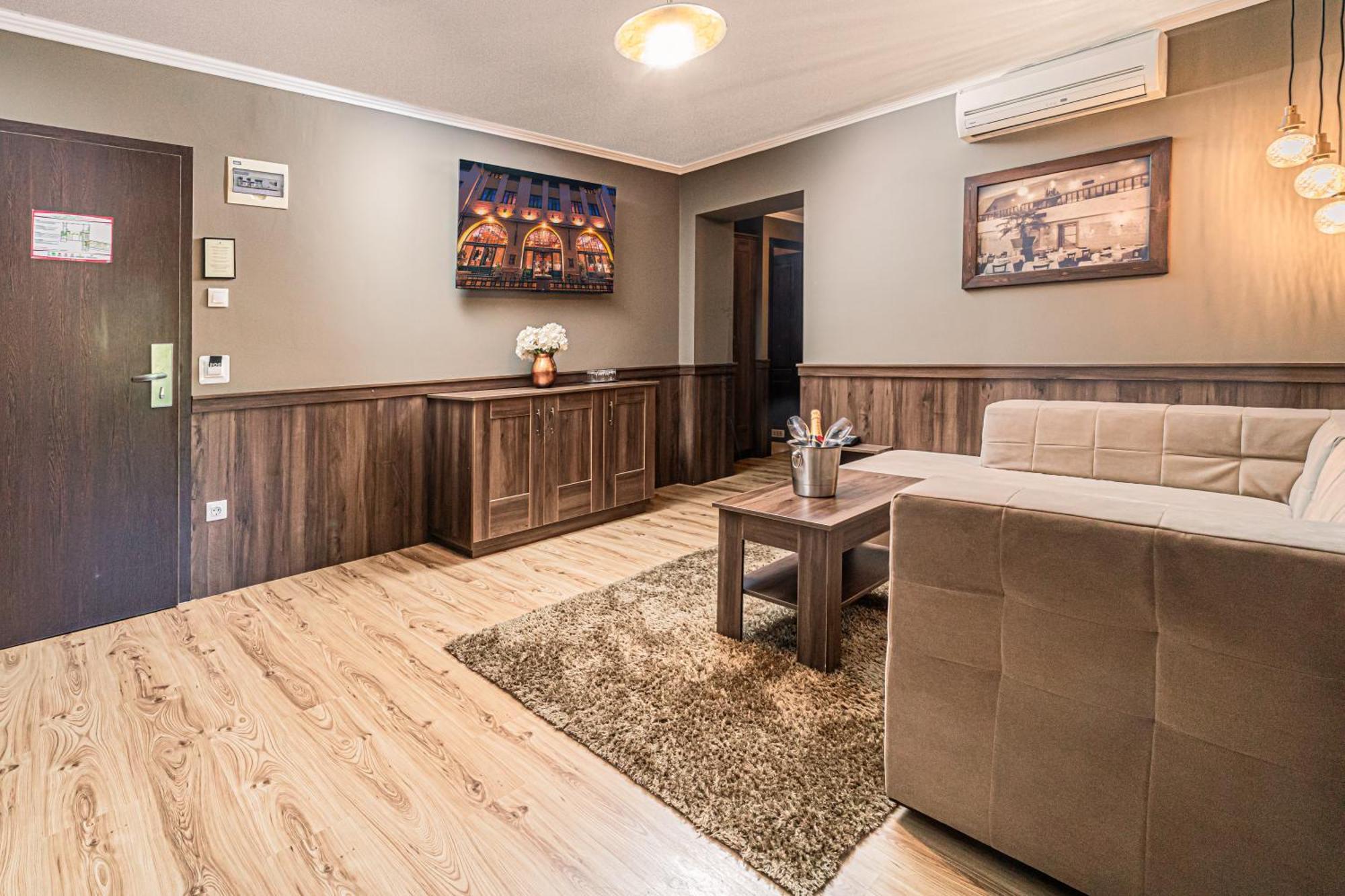 Komlo Hotel Gyula Dış mekan fotoğraf